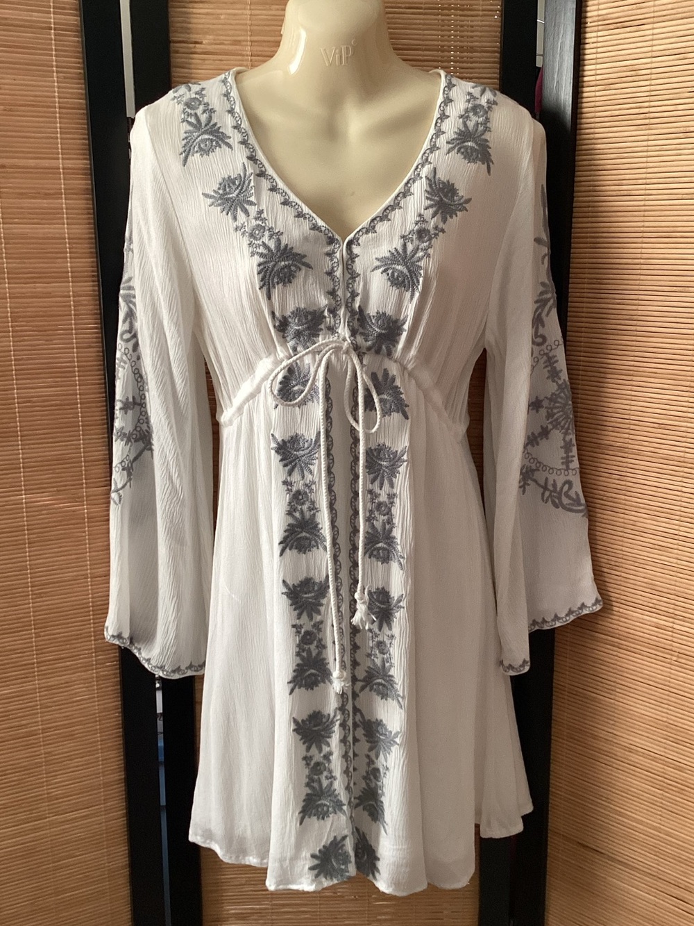 Earthbound Trading Co. bohemian white dress S embroidered
